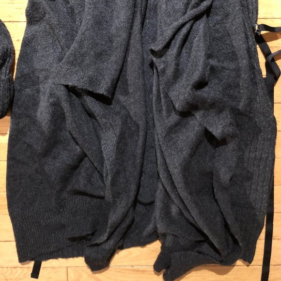 Women's Long Gray Vera Wang Sweater Wrap Cardigan - Picture 7 of 9